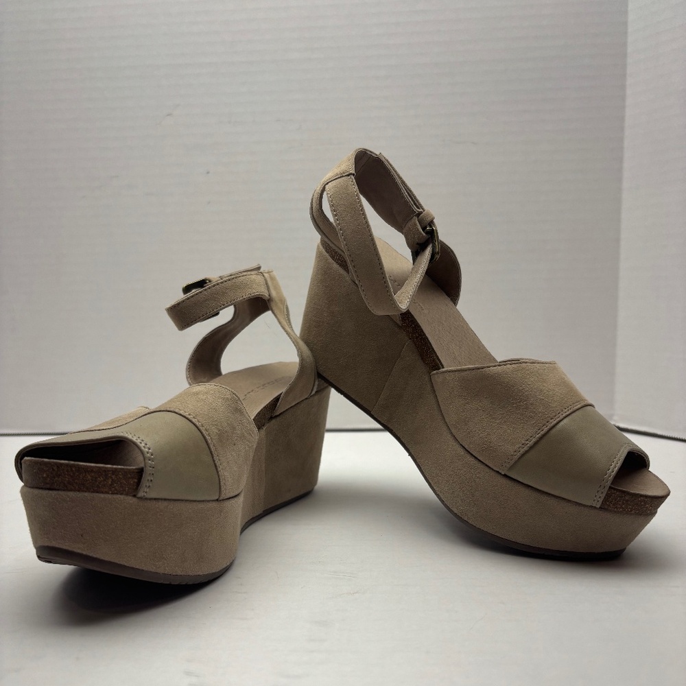 Chocolat Blu Nude Suede Ankle Strap Wedge Sandals Size 7